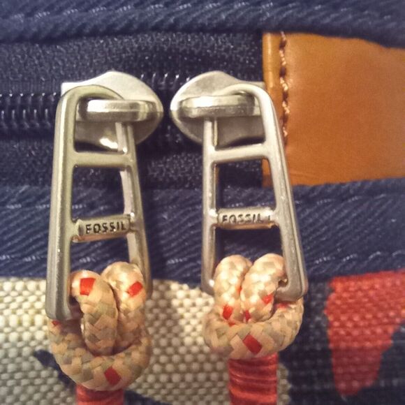 Fossil Blake Abstract Floral Crossbody Purse-Adjustable Strap-Outside Pockets - Picture 9 of 9